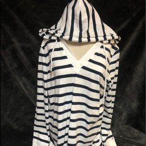 Hooded shirt